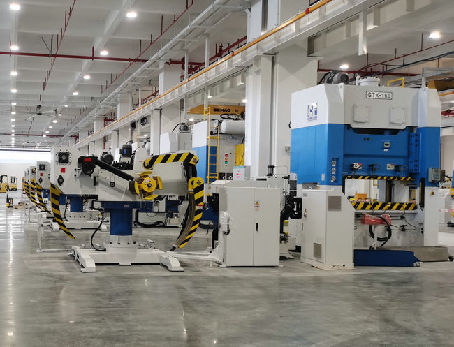 500三合一整平送料機(jī)配雙頭開(kāi)卷機(jī)生產(chǎn)線