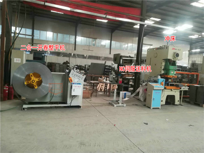 沖壓卷板送料機(jī) 沖壓卷板送料機(jī)