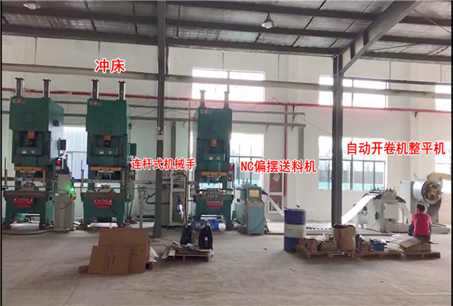 開卷整平搖擺伺服送料機(jī)配機(jī)械手沖壓生產(chǎn)線視頻